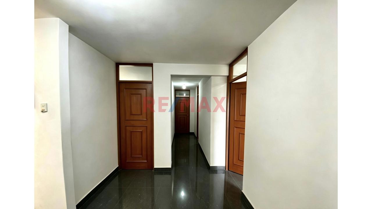 Casa De 2 Pisos Más Azotea En Venta Urbanizacion La Purisima Chiclayo - 11