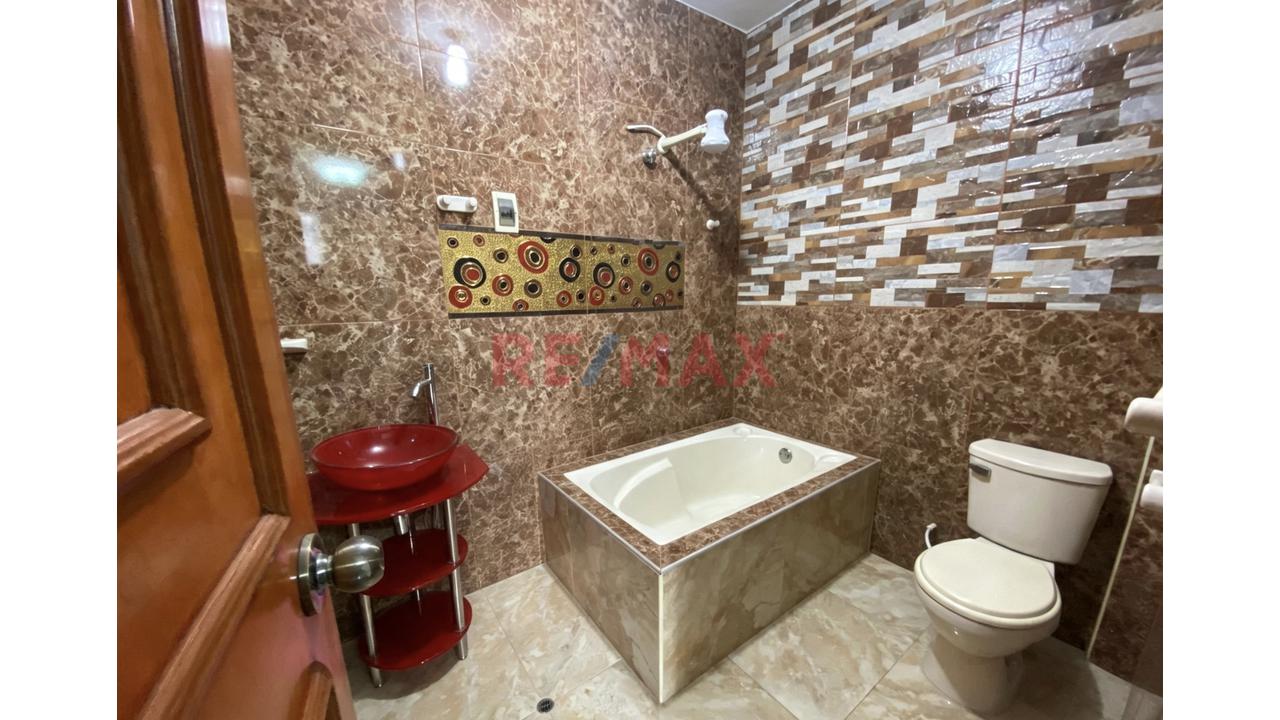 Casa De 2 Pisos Más Azotea En Venta Urbanizacion La Purisima Chiclayo - 16