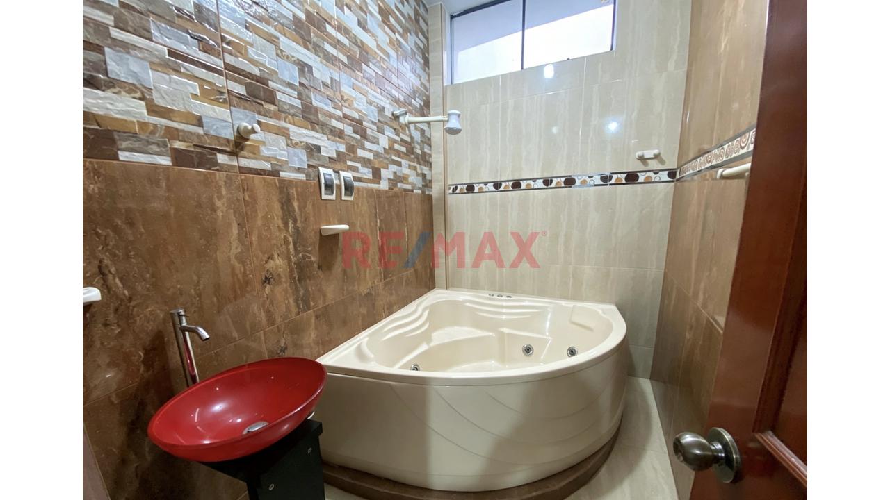 Casa De 2 Pisos Más Azotea En Venta Urbanizacion La Purisima Chiclayo - 9