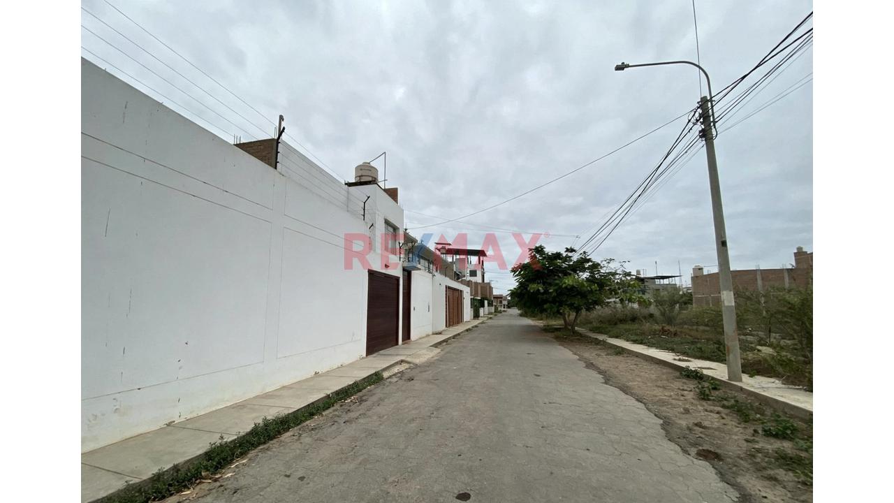 Casa De 2 Pisos Más Azotea En Venta Urbanizacion La Purisima Chiclayo - 2