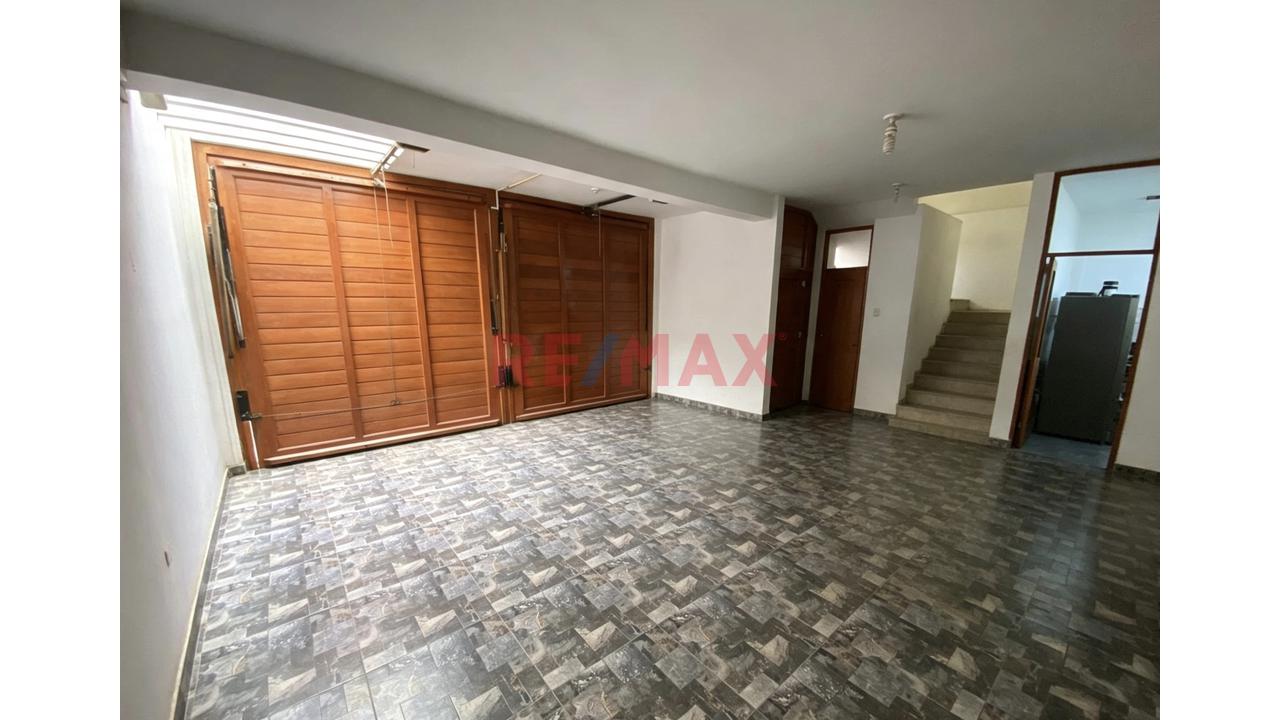 Casa De 2 Pisos Más Azotea En Venta Urbanizacion La Purisima Chiclayo - 3