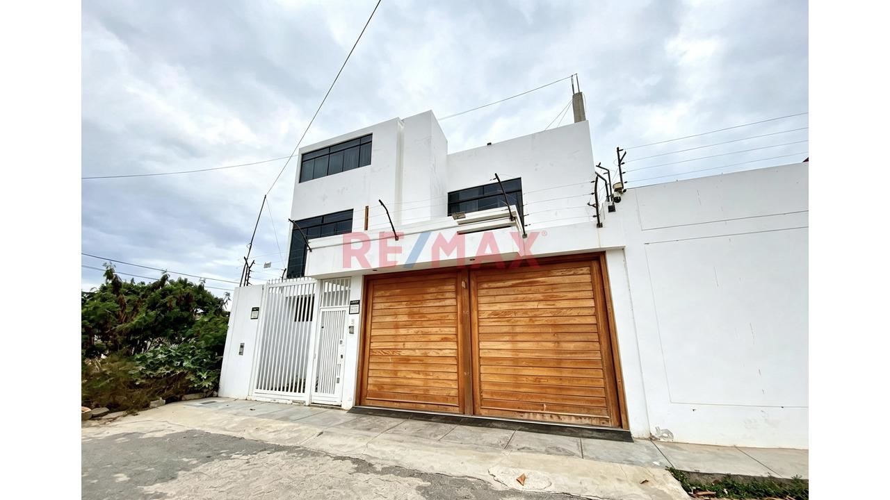 Casa De 2 Pisos Más Azotea En Venta Urbanizacion La Purisima Chiclayo - 1