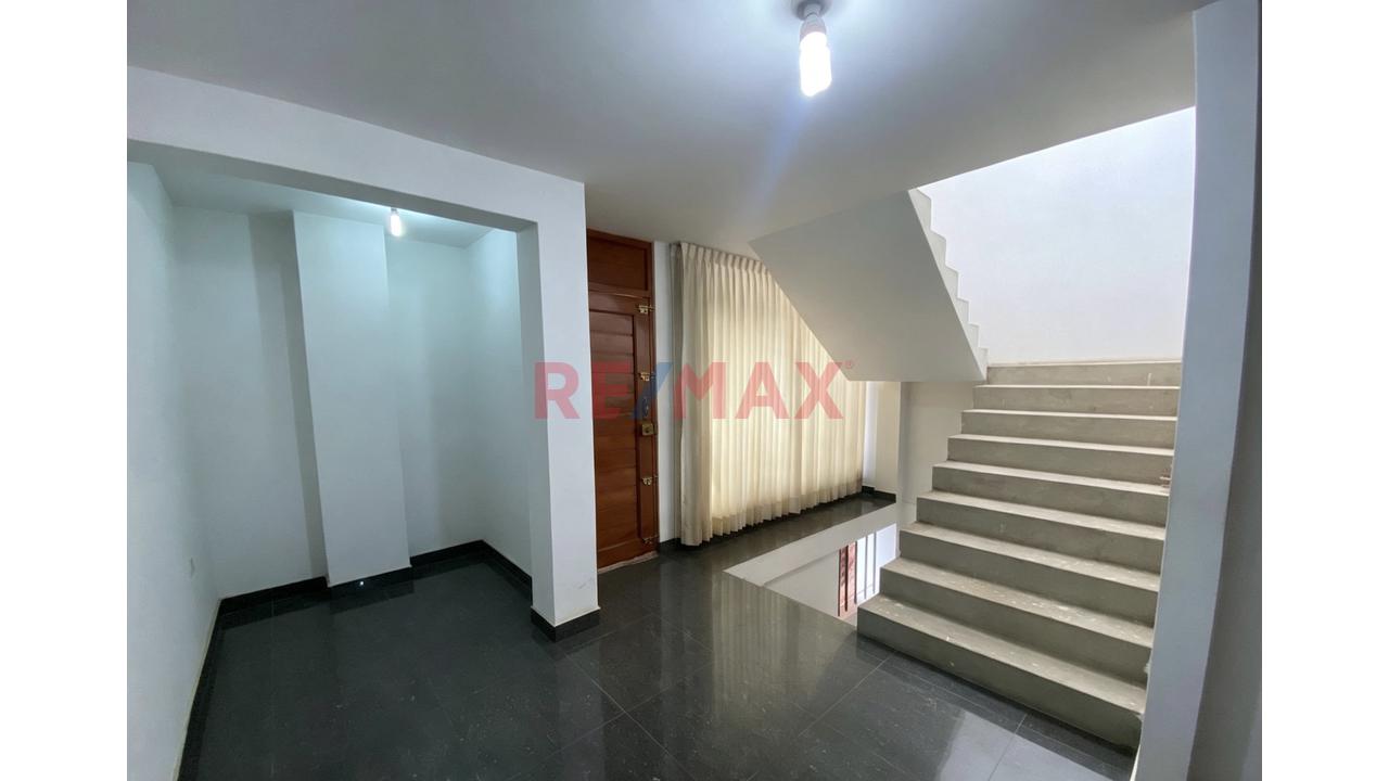 Casa De 2 Pisos Más Azotea En Venta Urbanizacion La Purisima Chiclayo - 10