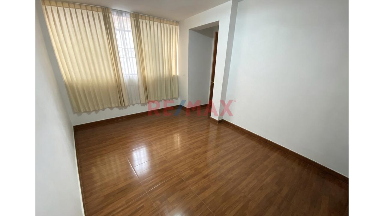 Casa De 2 Pisos Más Azotea En Venta Urbanizacion La Purisima Chiclayo - 17