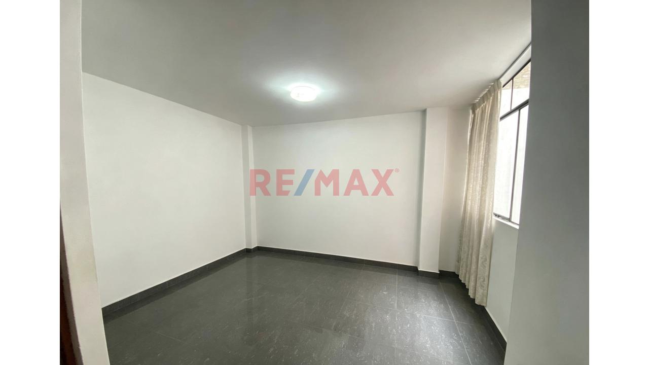 Casa De 2 Pisos Más Azotea En Venta Urbanizacion La Purisima Chiclayo - 12