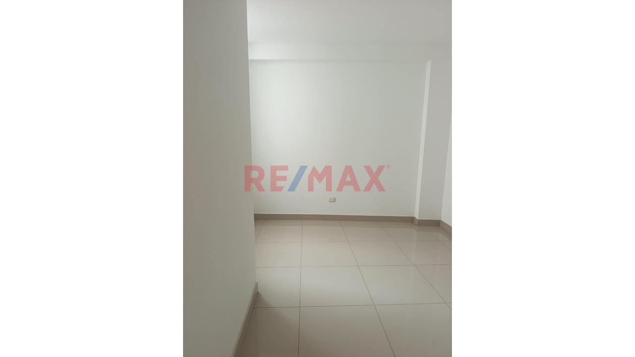 🔥 ¡S/1,150 Y Es Tu Nuevo Hogar! 3.º Piso | 2 Habitaciones | 12 Av. Central Sjl - 8