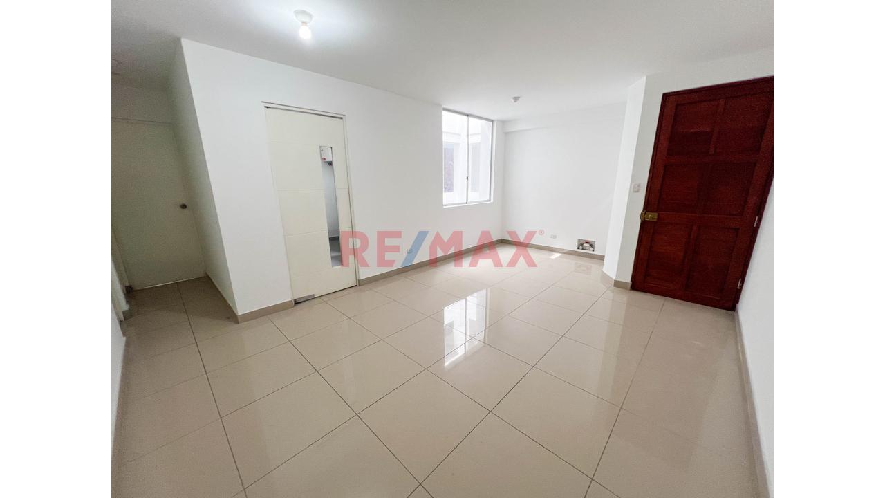 🔥 ¡S/1,150 Y Es Tu Nuevo Hogar! 3.º Piso | 2 Habitaciones | 12 Av. Central Sjl - 2