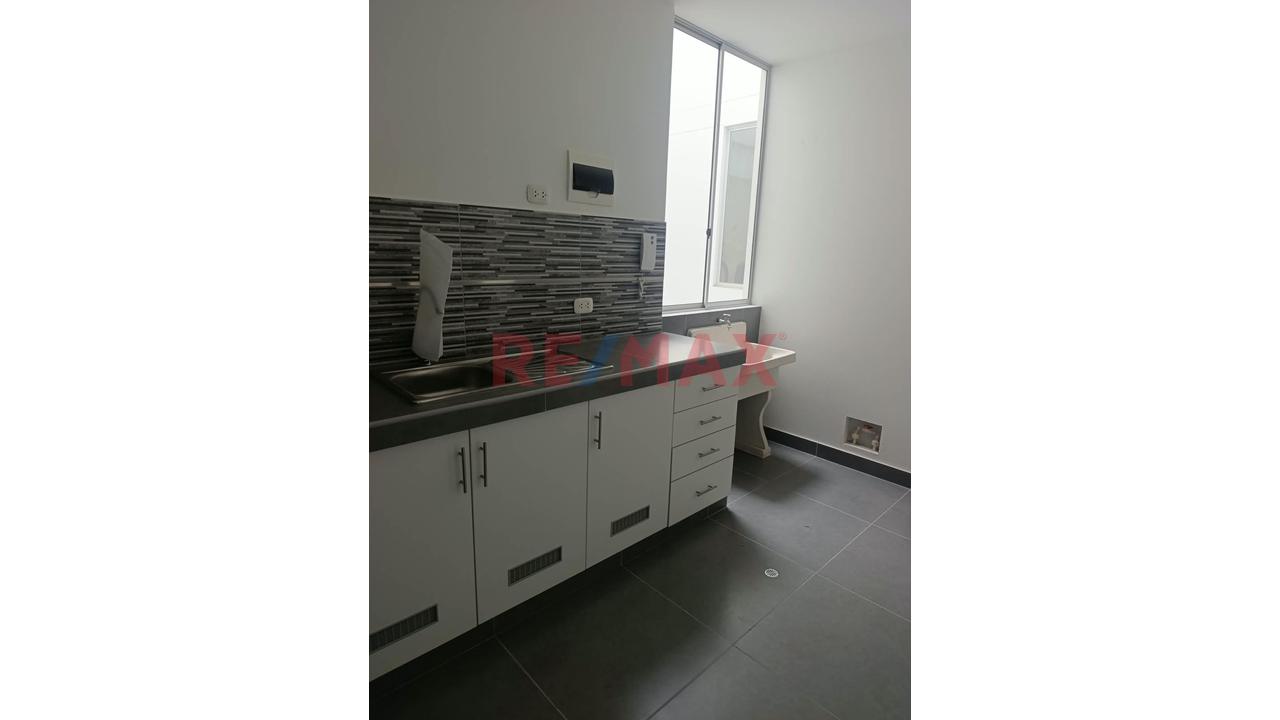 🔥 ¡S/1,150 Y Es Tu Nuevo Hogar! 3.º Piso | 2 Habitaciones | 12 Av. Central Sjl - 9