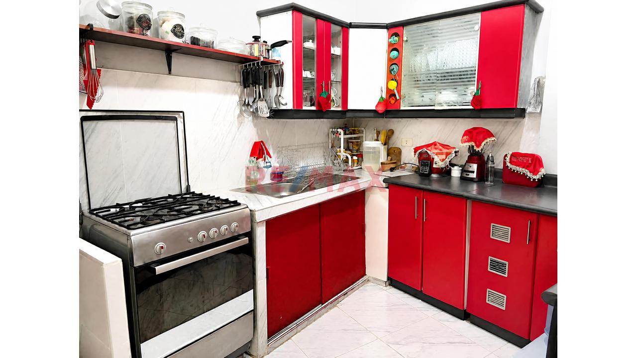 🔥 ¡Oportunidad En Chorrillos! Casa De 2 Pisos Con Potencial Ideal Para Vivir O Invertir 🔥 - 4