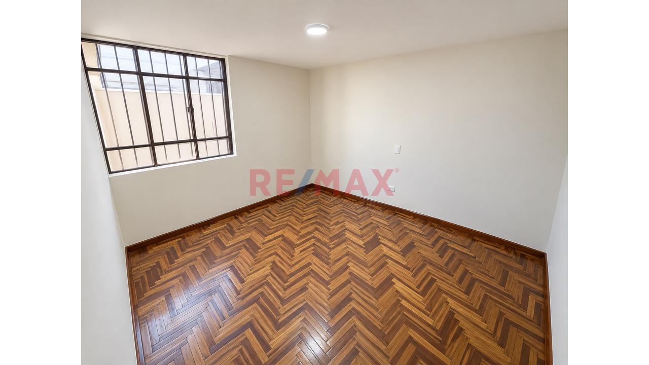 Alquiler De Local Comercial U Oficina 150 M² En Esquina A Una Cuadra De Av. Trinidad Morán - 2