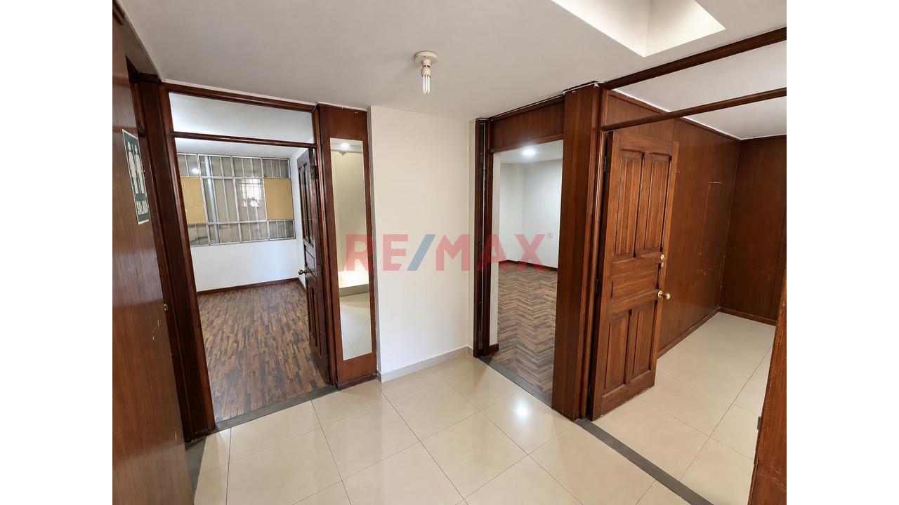 Alquiler De Local Comercial U Oficina 150 M² En Esquina A Una Cuadra De Av. Trinidad Morán - 7