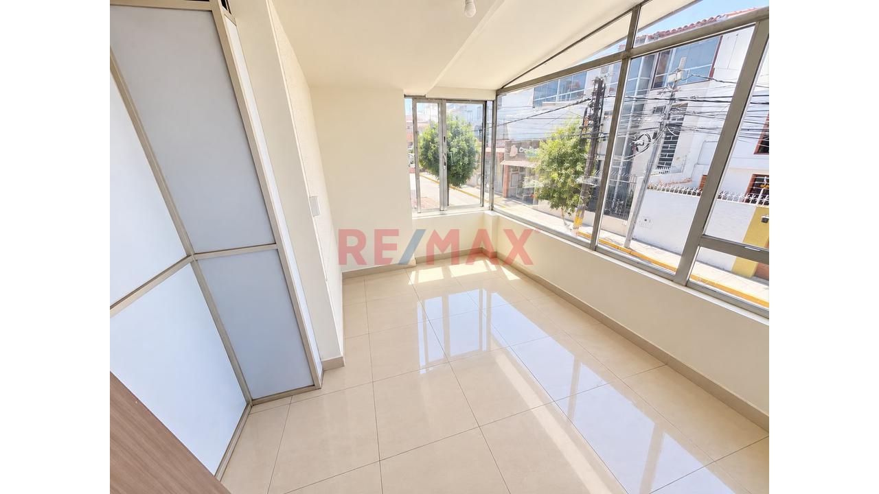 Alquiler De Local Comercial U Oficina 150 M² En Esquina A Una Cuadra De Av. Trinidad Morán - 10