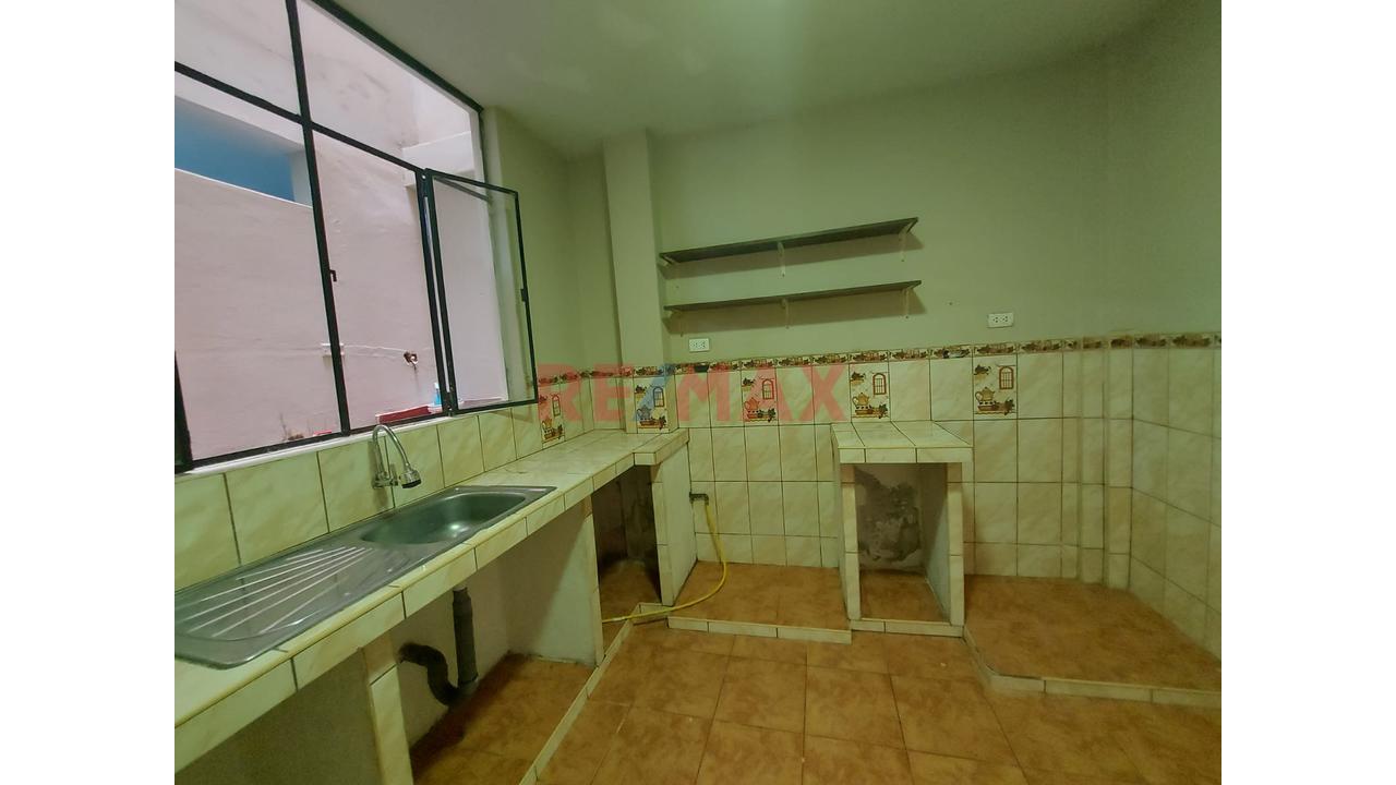 Se Alquila Amplio Departamento En Primer Piso En El Distrito De Comas - 14