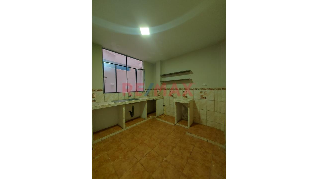 Se Alquila Amplio Departamento En Primer Piso En El Distrito De Comas - 13