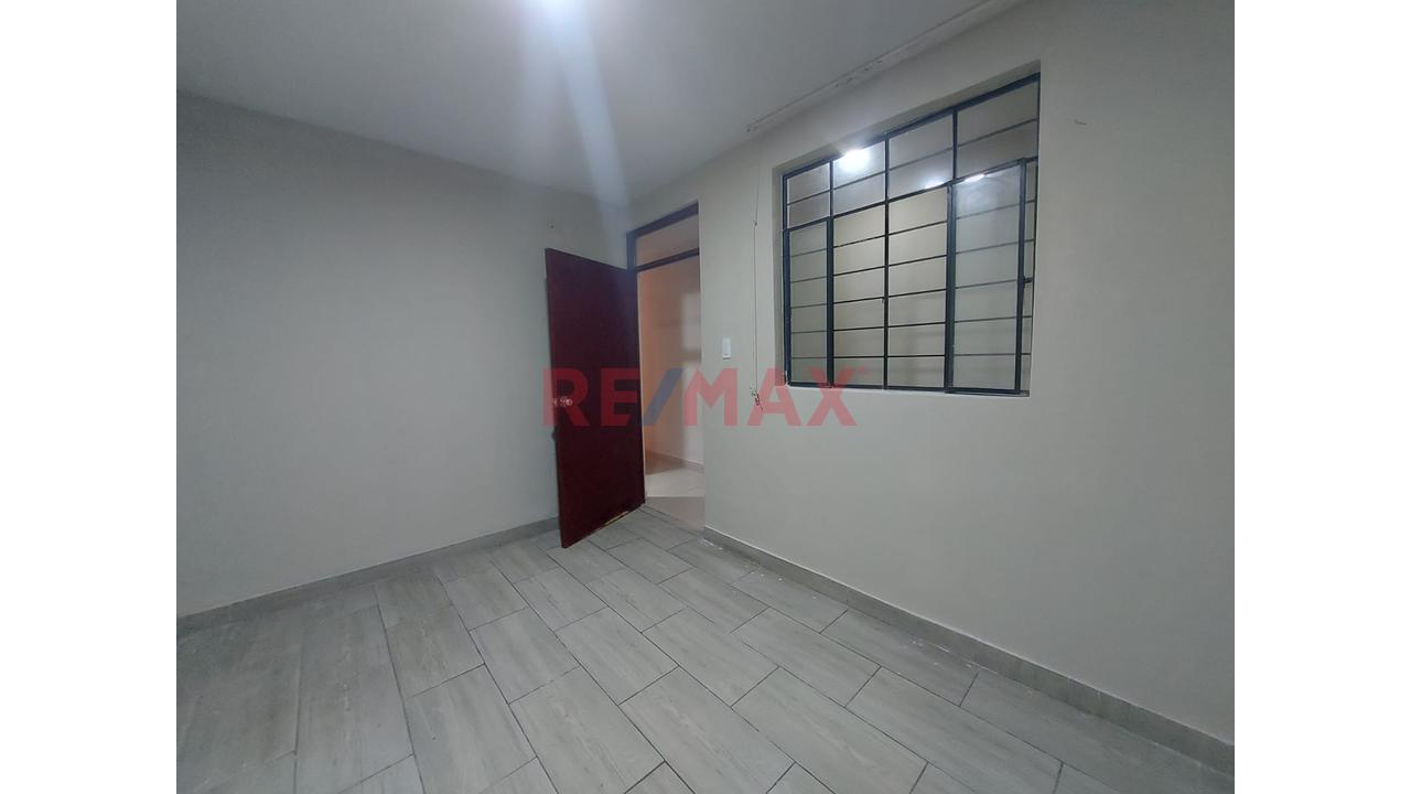 Se Alquila Amplio Departamento En Primer Piso En El Distrito De Comas - 6