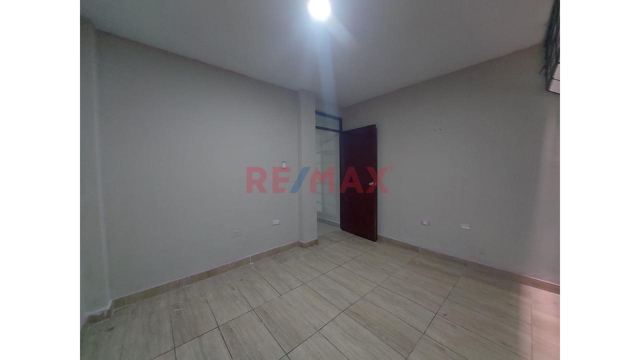 Se Alquila Amplio Departamento En Primer Piso En El Distrito De Comas - 10