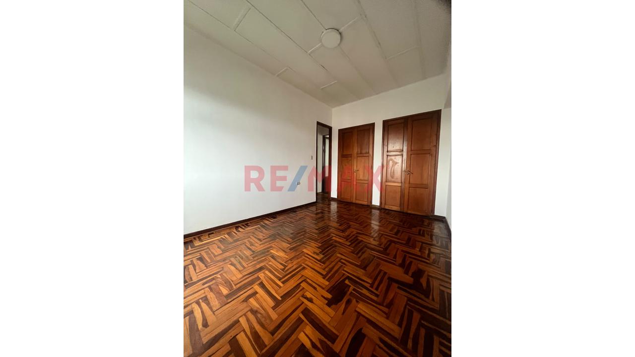 Inversión Y Comercialización – Venta De Amplio Departamento De 162 M² ! - 2