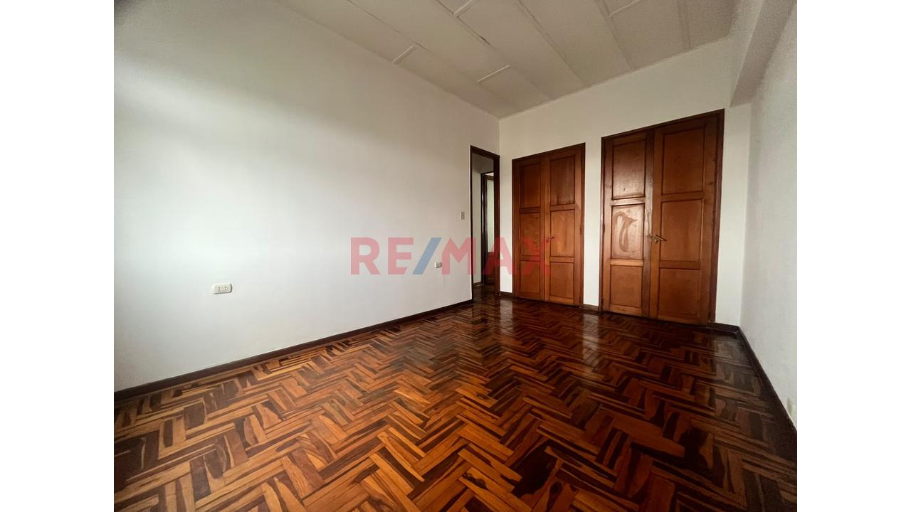 Inversión Y Comercialización – Venta De Amplio Departamento De 162 M² ! - 10