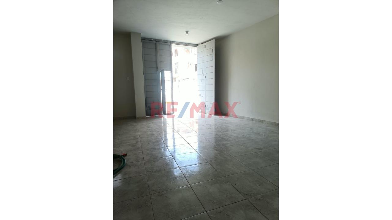 🏩Amplio Local Comercial Para Negocio O Almacen - 💵S/. 1800 Soles - 📐 78 M2. Excelente Ubicacion Las Paderas De Santa Anita - 2