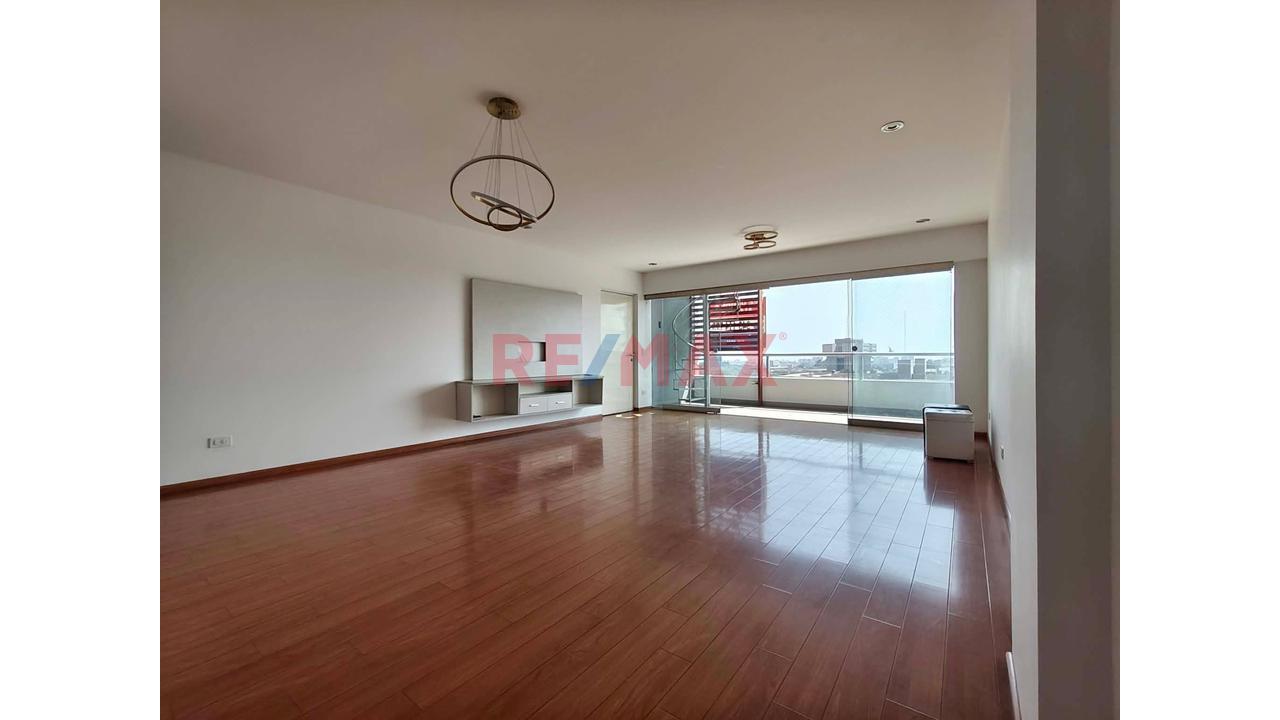 En Venta Exclusivo Penthouse - Duplex, Frente Al Pentagonito - 3