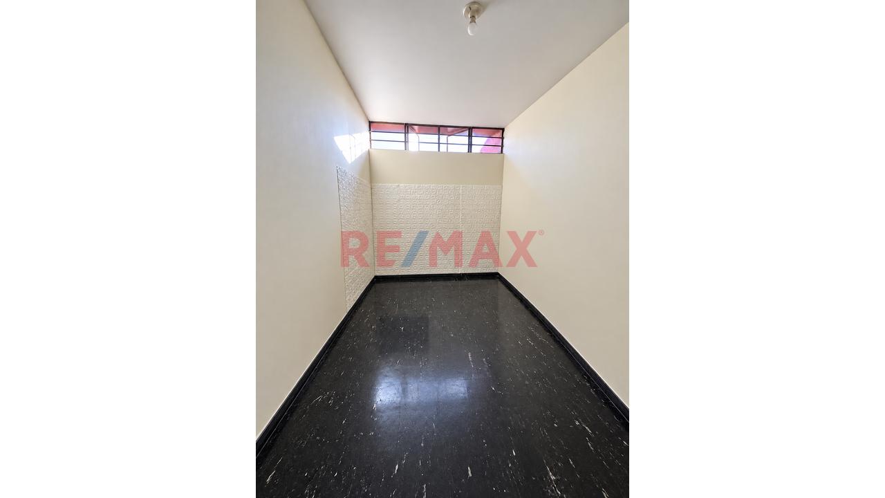 Local Comercial En Alquiler – Av. Independencia - 4