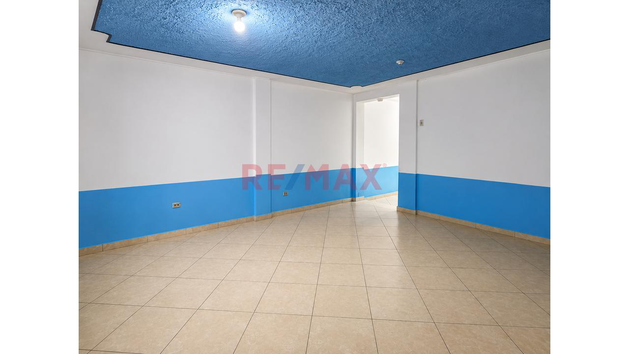 Local Comercial De 03 Pisos - Gran Oportunidad De Inversión Almacenes, Alquileres De Habitaciones, Kinder - Ate (Huaycan) - 3