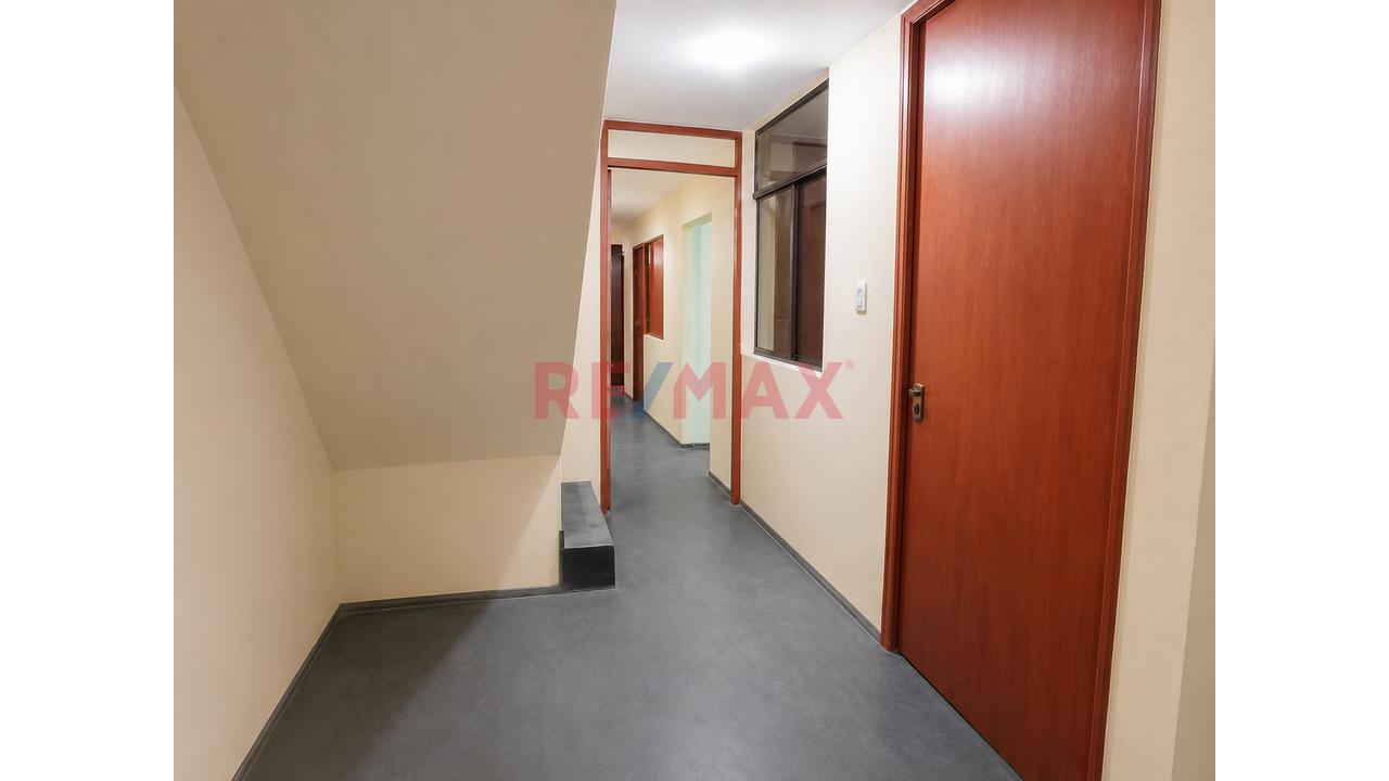 Local Comercial De 03 Pisos - Gran Oportunidad De Inversión Almacenes, Alquileres De Habitaciones, Kinder - Ate (Huaycan) - 10