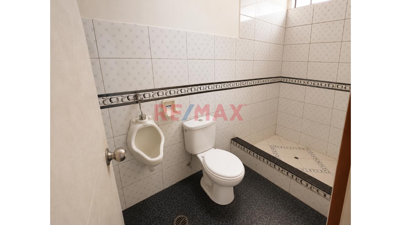 Local Comercial De 03 Pisos - Gran Oportunidad De Inversión Almacenes, Alquileres De Habitaciones, Kinder - Ate (Huaycan) - 15