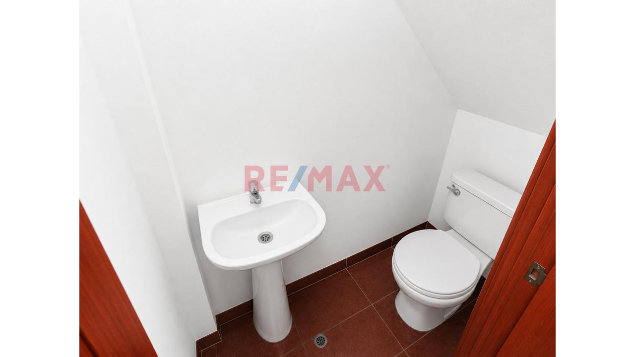 Local Comercial De 03 Pisos - Gran Oportunidad De Inversión Almacenes, Alquileres De Habitaciones, Kinder - Ate (Huaycan) - 4