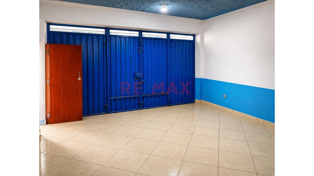 Local Comercial De 03 Pisos - Gran Oportunidad De Inversión Almacenes, Alquileres De Habitaciones, Kinder - Ate (Huaycan) - 2