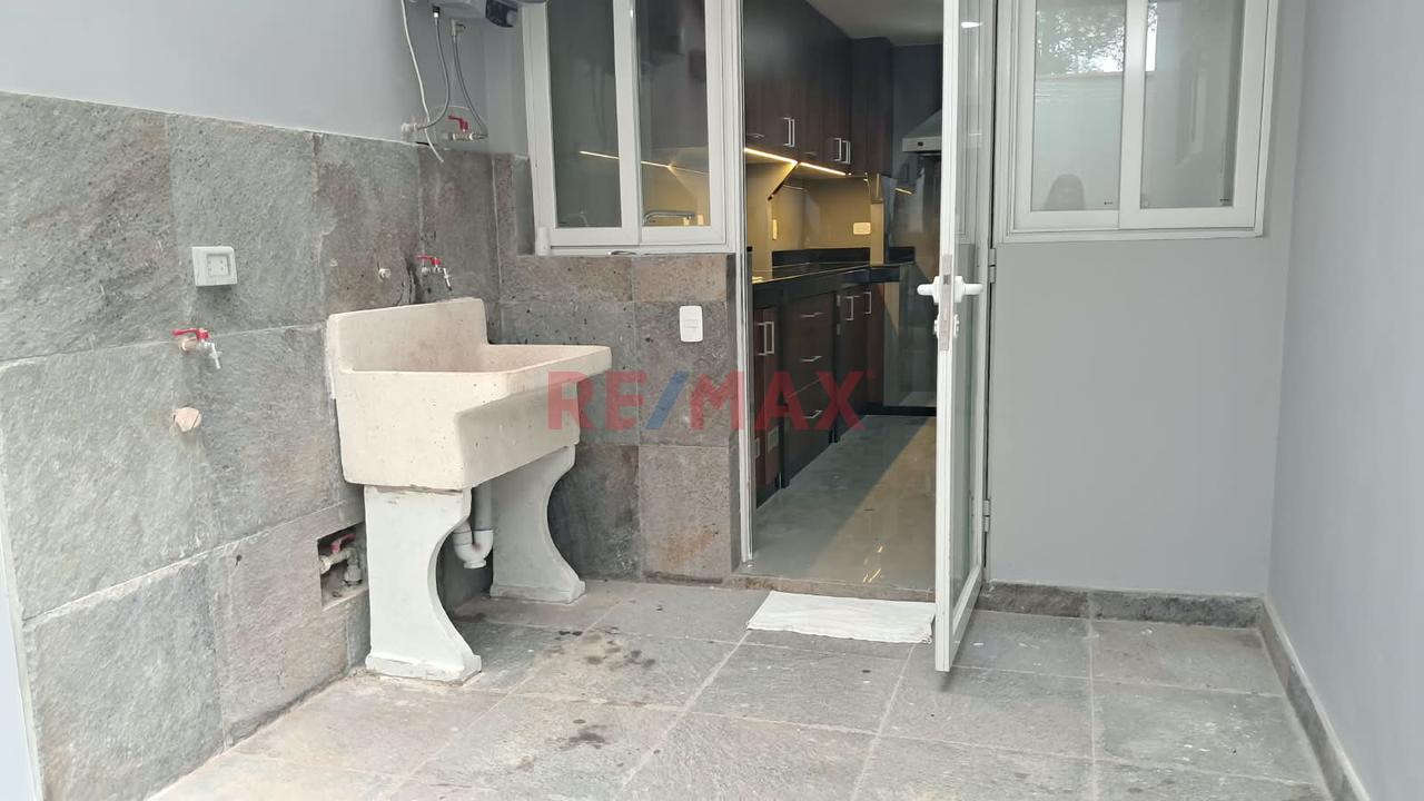 Alquiler De Impecable Casa Totalmente Remodelada Frente A Parque Privado En San Isidro - 7