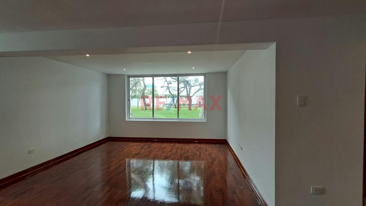Alquiler De Impecable Casa Totalmente Remodelada Frente A Parque Privado En San Isidro - 4
