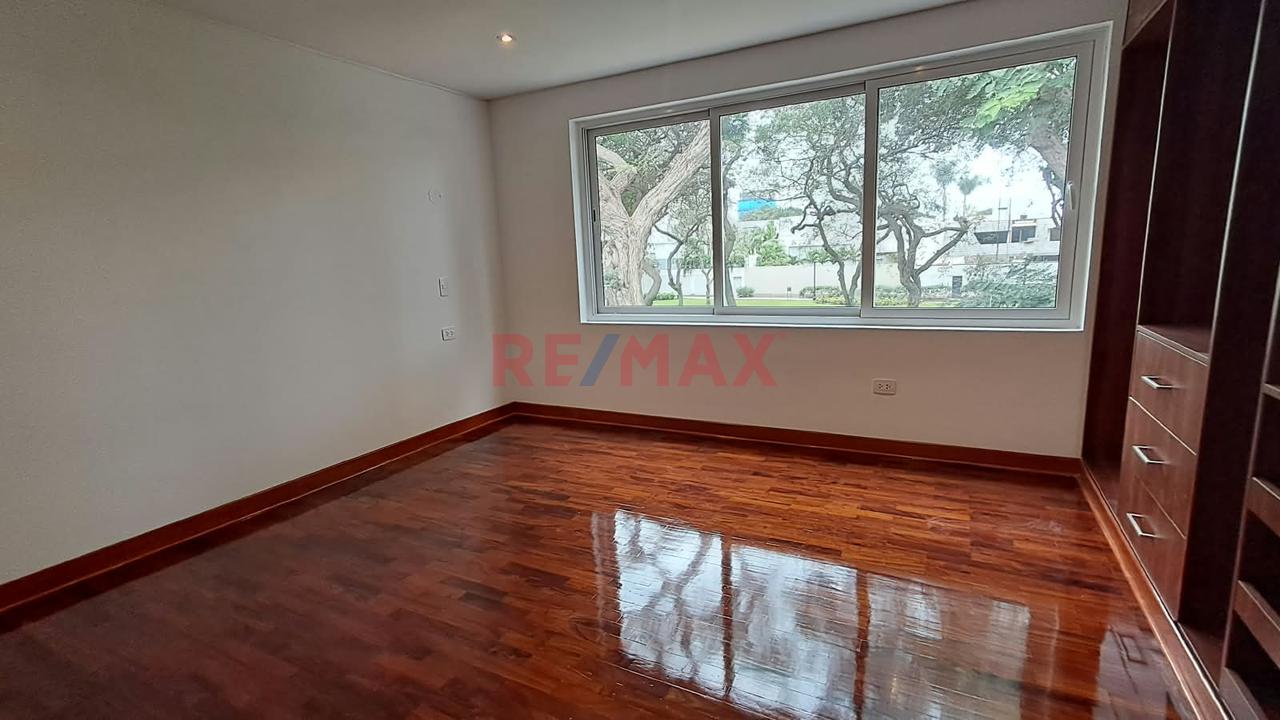 Alquiler De Impecable Casa Totalmente Remodelada Frente A Parque Privado En San Isidro - 12