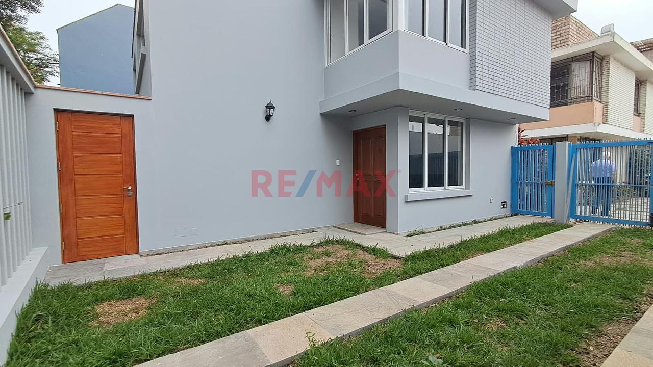 Alquiler De Impecable Casa Totalmente Remodelada Frente A Parque Privado En San Isidro - 21
