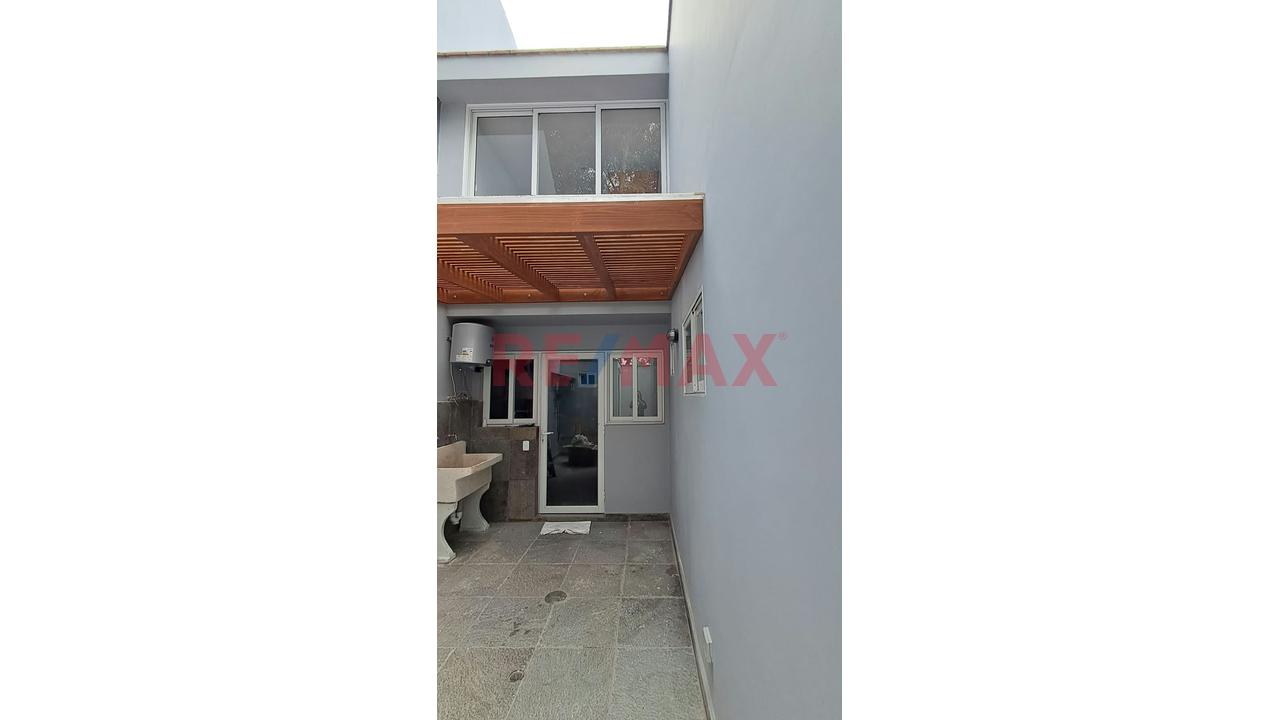 Alquiler De Impecable Casa Totalmente Remodelada Frente A Parque Privado En San Isidro - 6