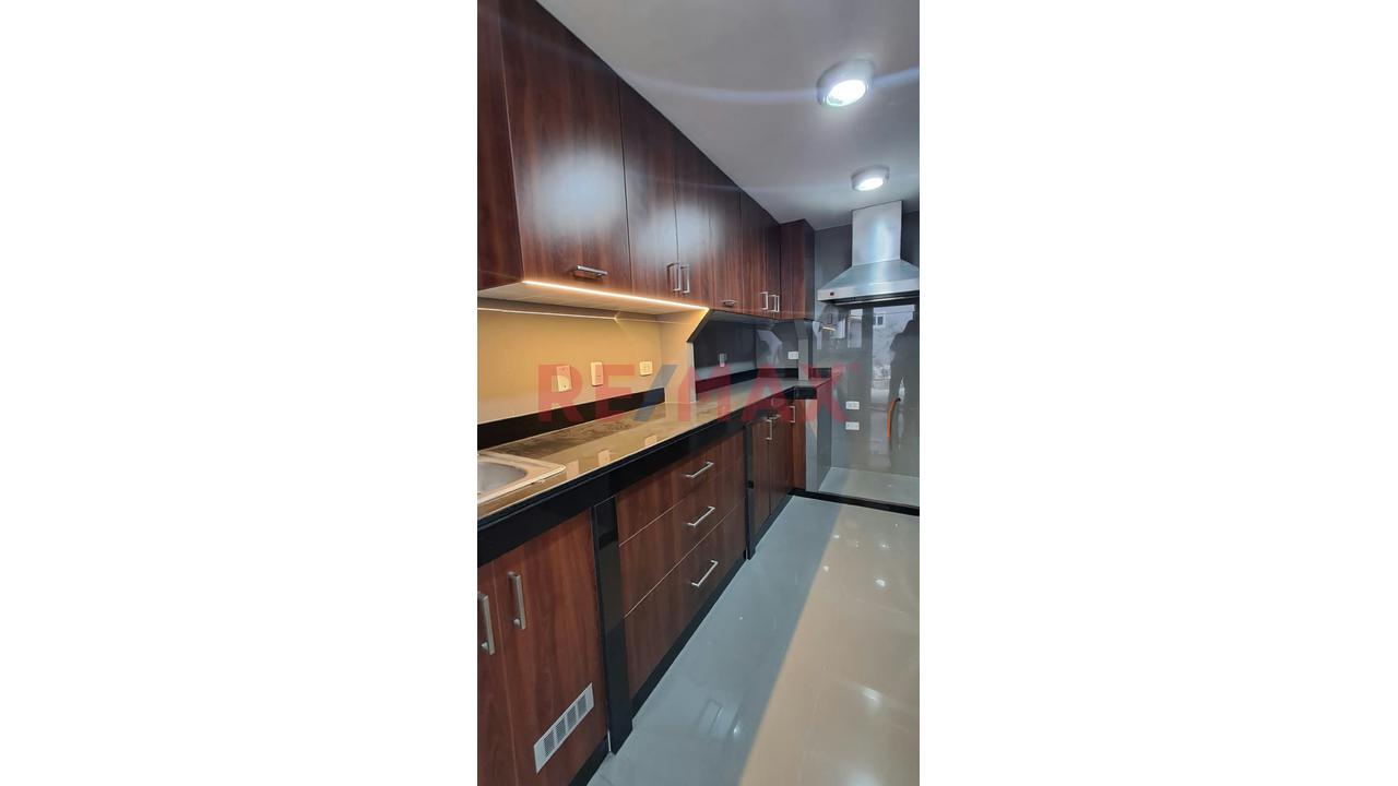 Alquiler De Impecable Casa Totalmente Remodelada Frente A Parque Privado En San Isidro - 5