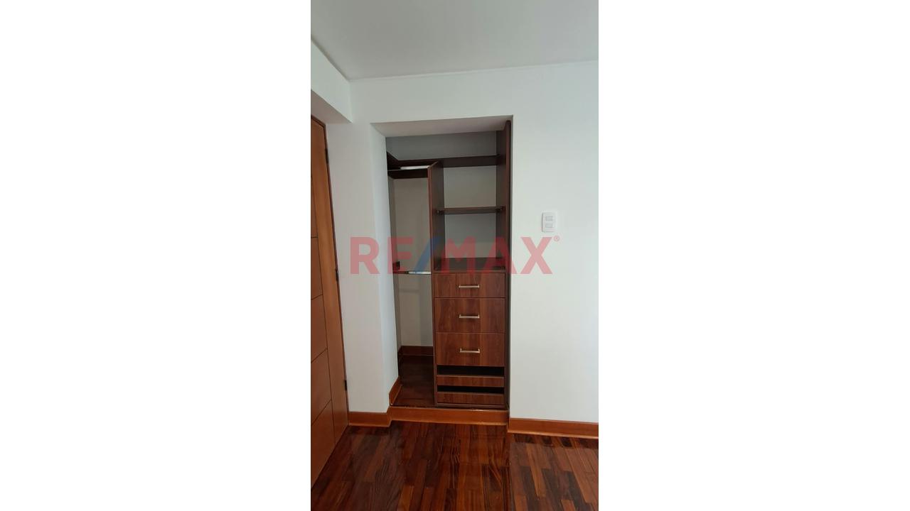 Alquiler De Impecable Casa Totalmente Remodelada Frente A Parque Privado En San Isidro - 17
