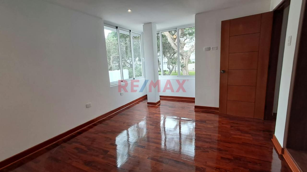 Alquiler De Impecable Casa Totalmente Remodelada Frente A Parque Privado En San Isidro - 16