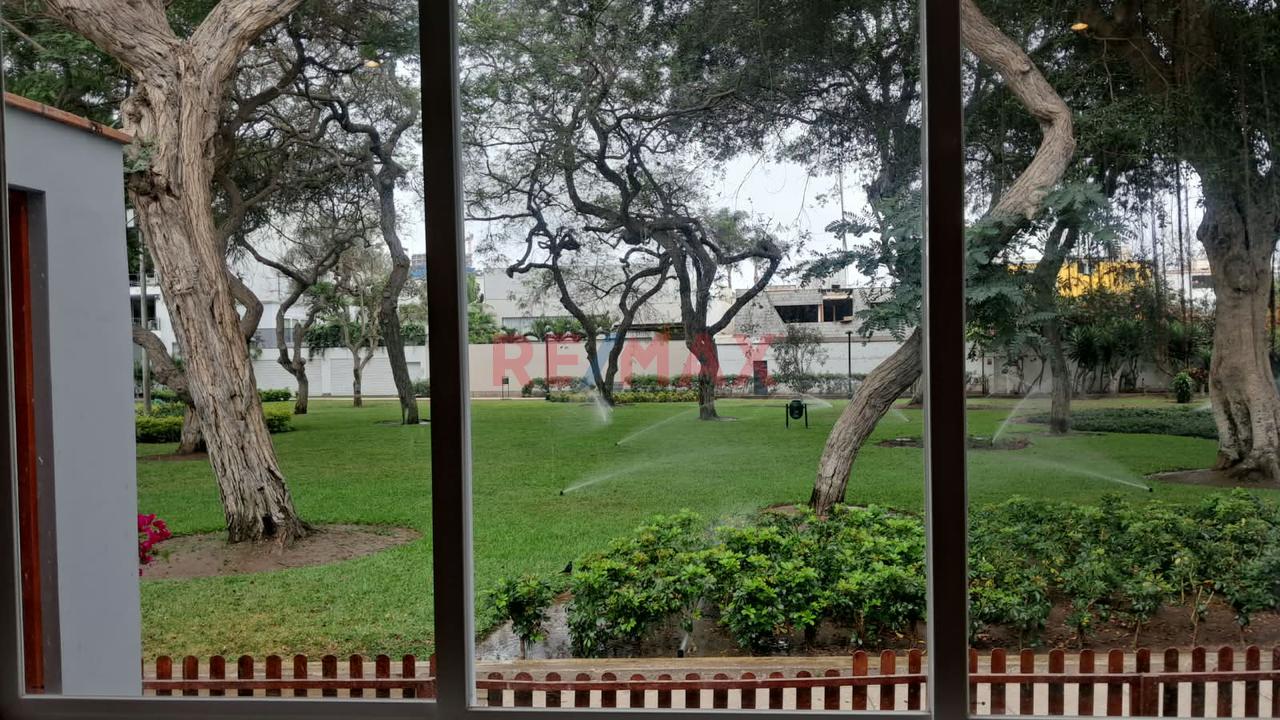 Alquiler De Impecable Casa Totalmente Remodelada Frente A Parque Privado En San Isidro - 3