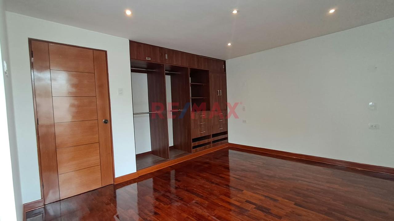 Alquiler De Impecable Casa Totalmente Remodelada Frente A Parque Privado En San Isidro - 15