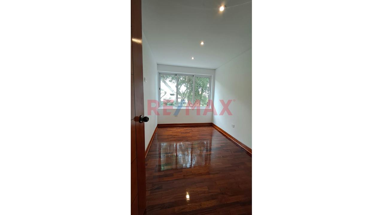 Alquiler De Impecable Casa Totalmente Remodelada Frente A Parque Privado En San Isidro - 13