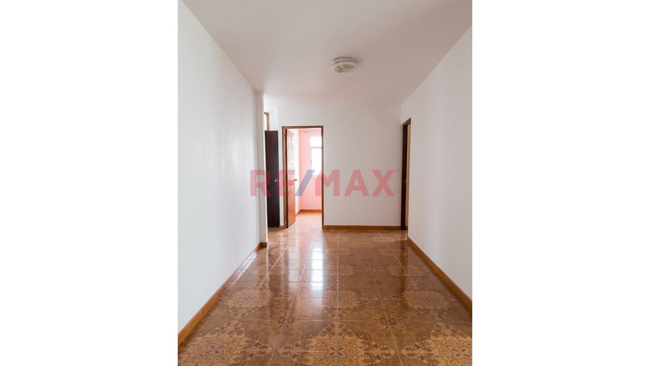 Venta De Departamento En 2Do Piso En La Rinconada De Monterrico – Sjm (A La Espalda De Tottus) — foto 4