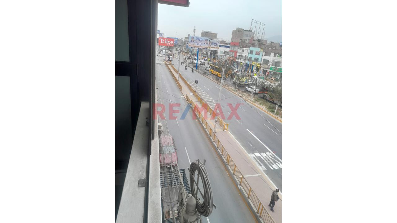Local En Cuarto Piso – Privacidad Y Excelente Ubicación Comercial - 2