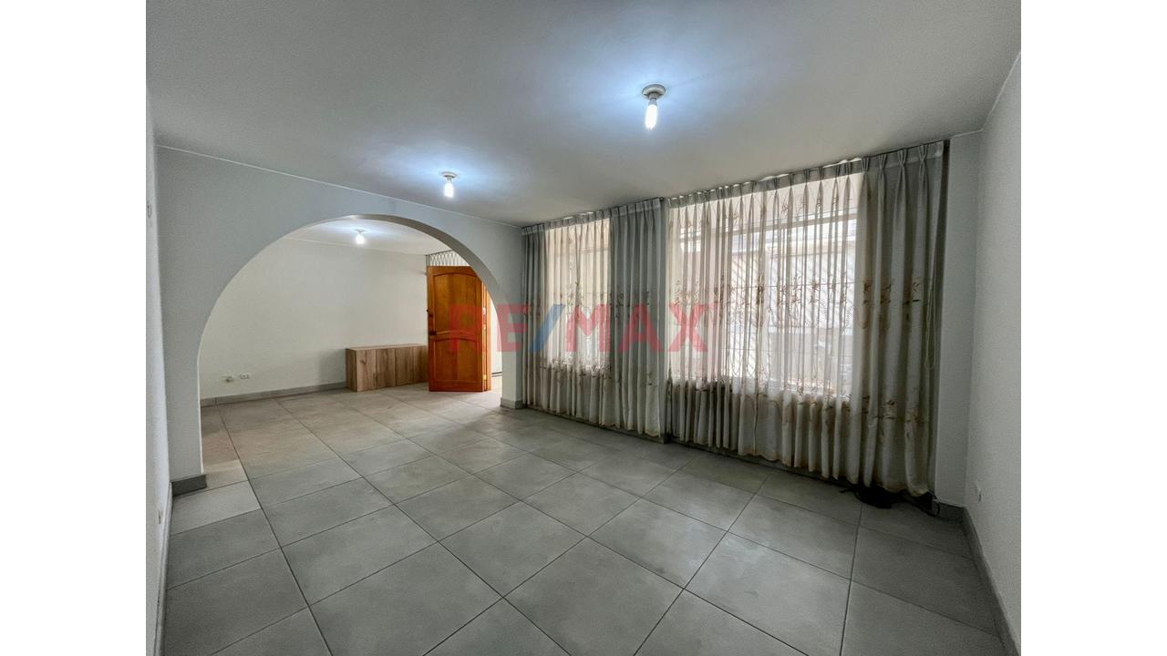 Departamento En Venta En San Juan De Miraflores – 1Er Piso, 3 Dormitorios Y Cochera — foto 3