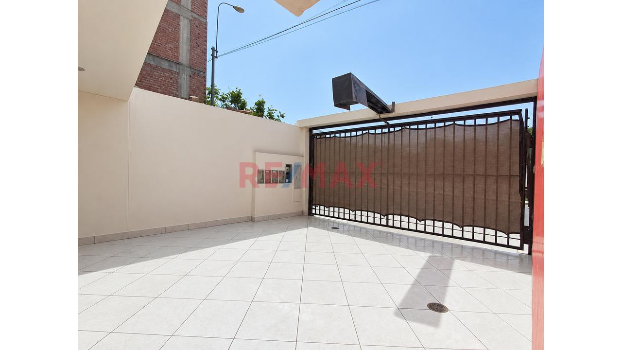 Venta Departamento En 1Er Piso El Golf De Huamnpani - 19
