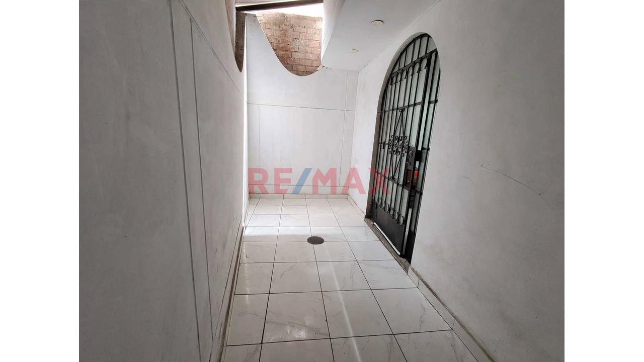 Venta Departamento En 1Er Piso El Golf De Huamnpani - 17