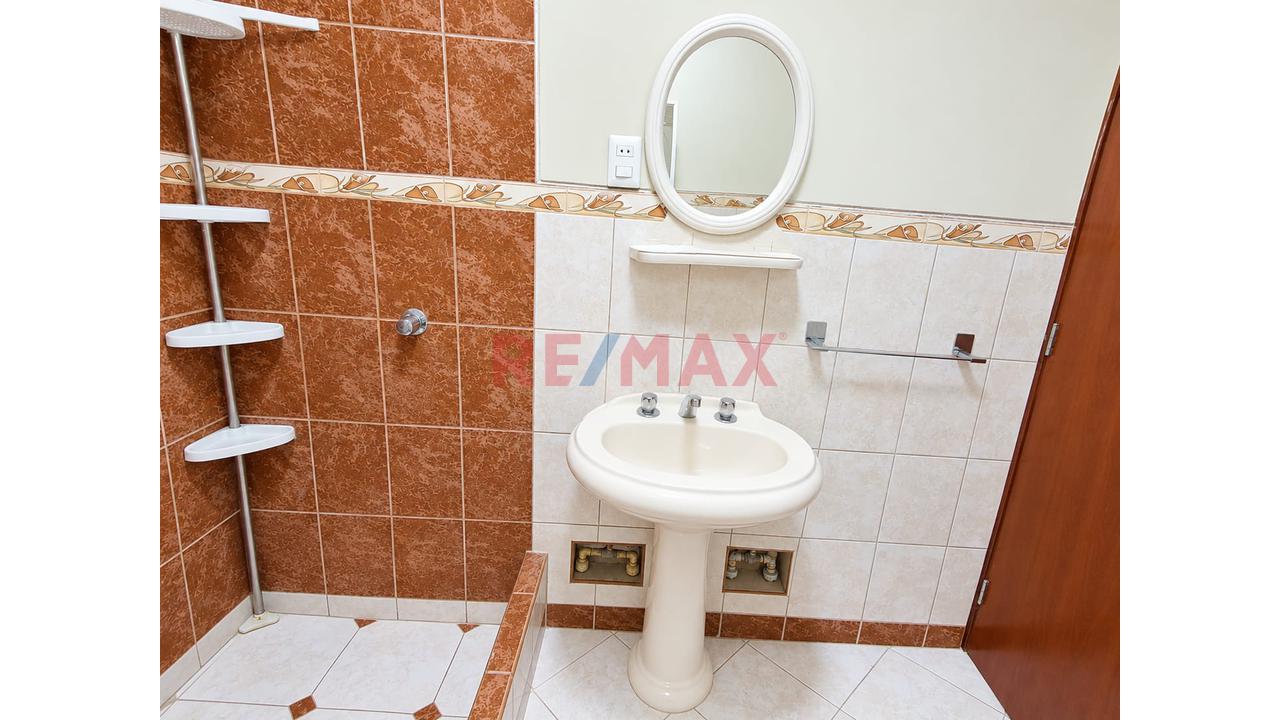 Venta Departamento En 1Er Piso El Golf De Huamnpani - 10