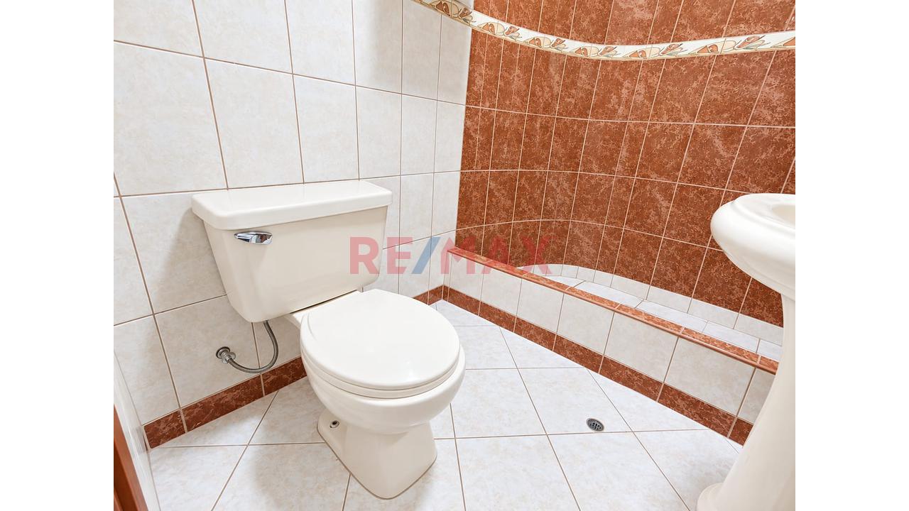 Venta Departamento En 1Er Piso El Golf De Huamnpani - 11