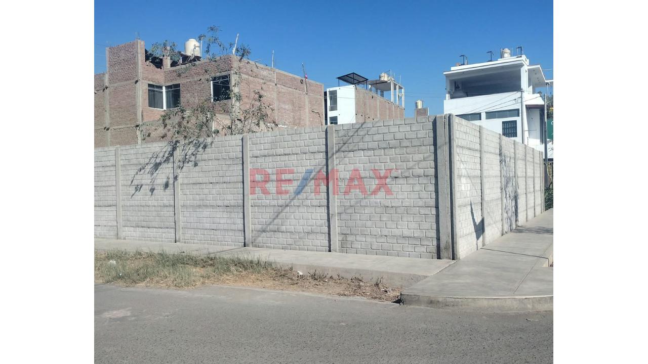 Venta De Terreno En Esquina En Urb. Sultana Puente Blanco - 1