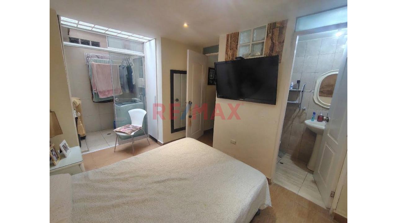 Casa/Departamento En Primer Piso, Frente A Parque, Con Cochera Incluida Y Excelente Ubicación En La Perla, Limite Con San Miguel. — foto 13